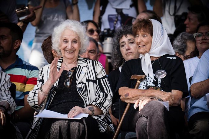 Archivo - Estela de Carlotto y Taty Almeida, de Abuelas de Plaza de Mayo
