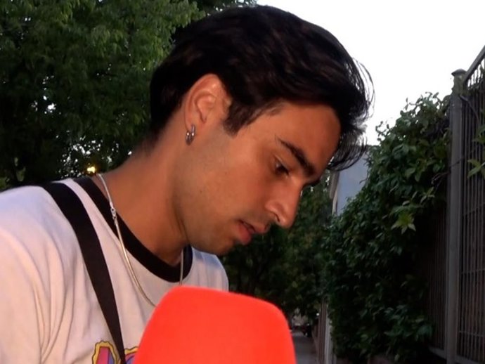 DANIEL ARIAS ENTRA EN EL DOMICILIO FAMILIAR TRAS CONOCERSE LA SENTENCIA DE DOS AÑOS Y DOS MESES DE PRISIÓN PARA IMANOL ARIAS
