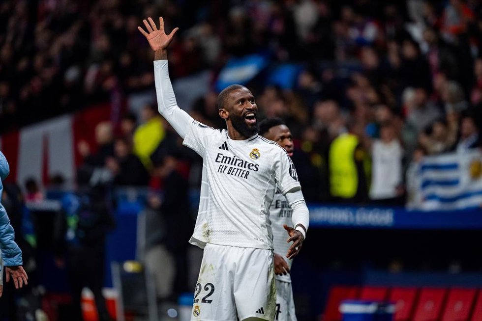 Archivo - Antonio Rüdiger celebra en el Riyadh Air Metropolitano el pase del Real Madrid a los cuartos de final de la Liga de Campeones 24-25