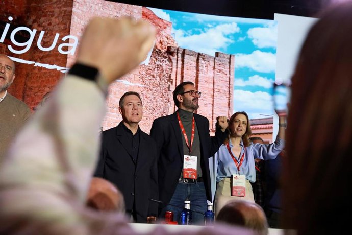 Archivo - García-Page, Sergio Gutiérrez, y la vicesecretaria general del PSOE de Castilla-La Mancha, Cristina Maestre, en foto de archivo