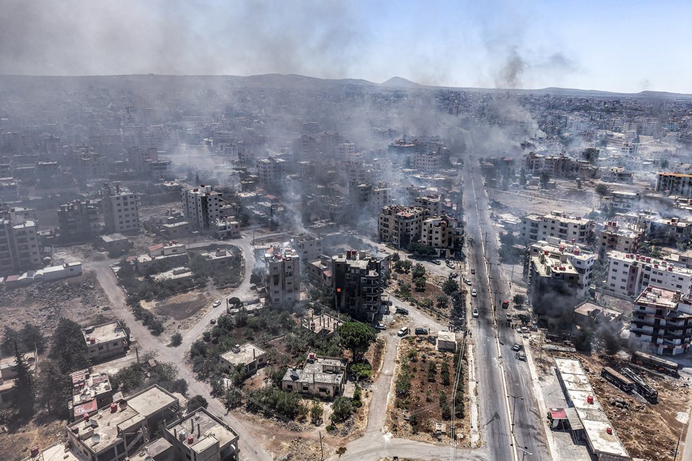 19 July 2025, Syria, As Suwayda: An aerial view shows the city of As Suwayda, with smoke rising from burning houses amid clashes between tribal fighters and local Druze factions in southern Syria.