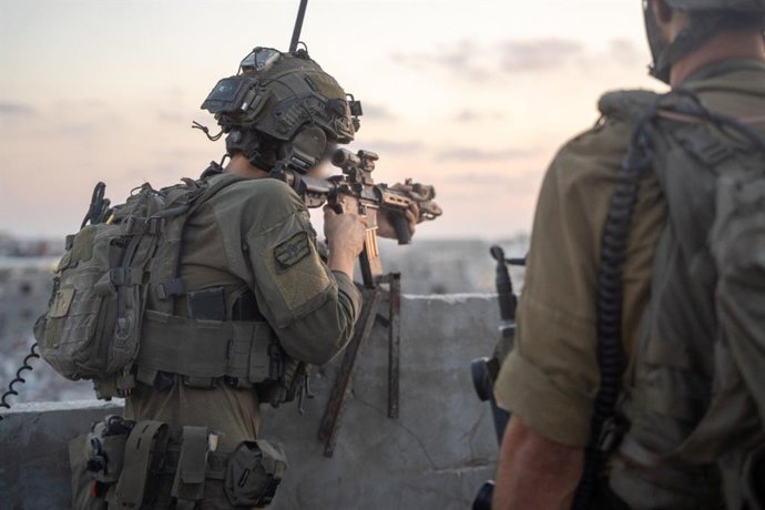 GAZA, 5 de julho de 2025 -- Esta foto divulgada pelas Forças de Defesa de Israel em 5 de julho de 2025 mostra tropas israelenses operando na Faixa de Gaza. As Forças de Defesa de Israel (IDF) anunciaram em um comunicado na sexta-feira que atualmente mantê