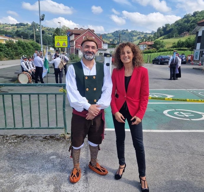 La consejera de Educación, Eva Ledo, en Bimenes.