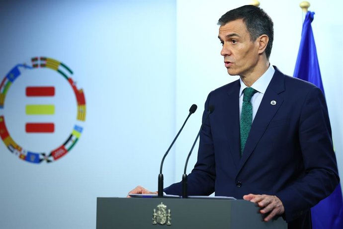 El presidente del Gobierno, Pedro Sánchez, ofrece una rueda de prensa tras una reunión del Consejo Europeo, a 26 de junio de 2025, en Bruselas (Bélgica). Durante sus declaraciones, ha hablado sobre el aval definitivo de la Ley de Amnistía por parte del Tr