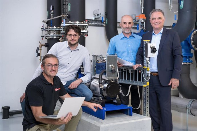 Waldemar Galazka and Falk Balbach from Dietz-motoren, Sepp Manser from smcooling, and Andrea Luigi Campomilla, COO of Green.