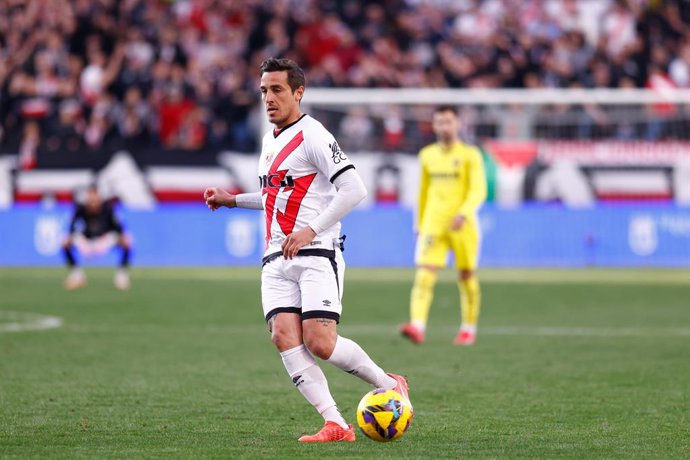 Archivo - Oscar Trejo of Rayo Vallecano in action during the Spanish League, LaLiga EA Sports, football match played between Rayo Vallecano and Villarreal CF at Estadio de Vallecas on February 22, 2025, in Madrid, Spain.