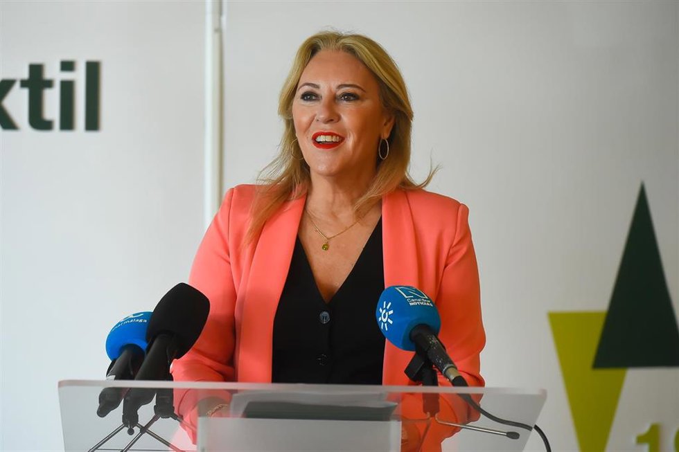 La consejera de Economía y Hacienda de la Junta de Andalucía y portavoz del Gobierno, Carolina España, durante el acto de inauguración del Encuentro de la UNE, a 8 de julio de 2025 en Málaga (Andalucía, España).
