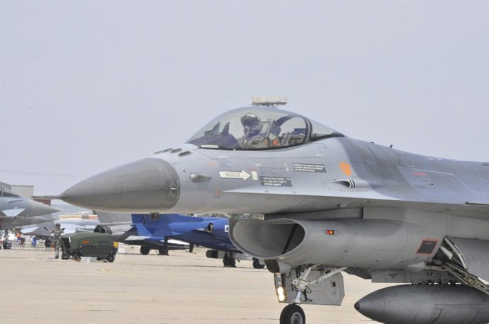 Archivo - Un avión del Ejército del Aire de Alemania aterriza en la Base Aérea de Zaragoza durante el ejercicio NATO Tiger Meet 2016, el 17 de mayo de 2016. 
