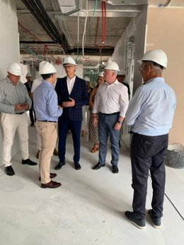 El consejero de Salud, Juan José Pedreño, durante la visita a las obras del nuevo centro de salud de Lorquí