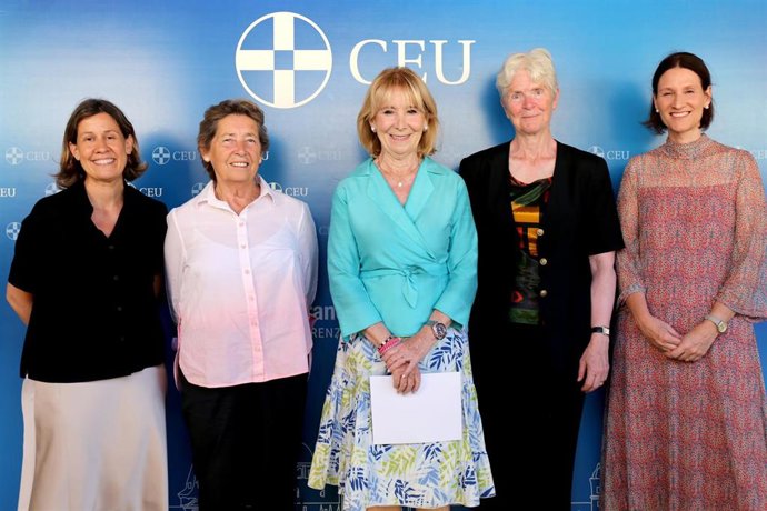 (De Izquierda A Derecha): Ana Rodríguez De Agüero ; Alicia Delibes ; Esperanza Aguirre ; Inger Enkvist ; Y Catherine L'ecuyer