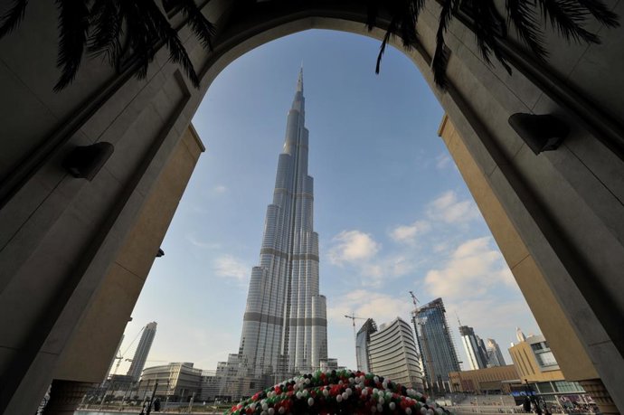 Archivo - FILED - 04 January 2010, United Arab Emirates, Dubai: A general view of the Burj Khalifa tower. The tower has been reopened for visits under tight restrictions amid the coronavirus pandemic. Photo: picture alliance / dpa