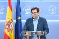 Pisarello dice que Abascal sería la "primera víctima" de la política "racista" de Vox si se somete a una prueba genética