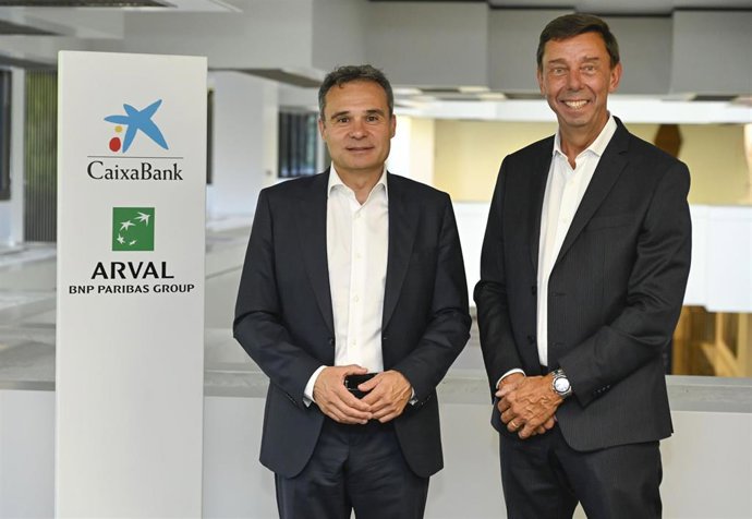 El director de Payments & Consumer de CaixaBank, Jordi Nicolau, y el ceo de Arval, Alain van Groenendael.