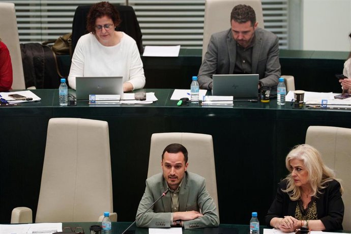 Archivo - El portavoz de Urbanismo, Medio Ambiente y Movilidad del PSOE en el Ayuntamiento de Madrid, Antonio Giraldo, interviene durante un pleno en el Ayuntamiento de Madrid, a 27 de mayo de 2025, en Madrid (España). 