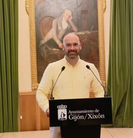 El concejal de Urbanismo del Ayuntamiento de Gijón, Jesús Martínez Salvador, en rueda de prensa en el Consistorio gijonés.
