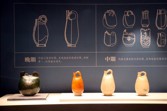 Different types of ceramic flasks exhibited in the exhibition