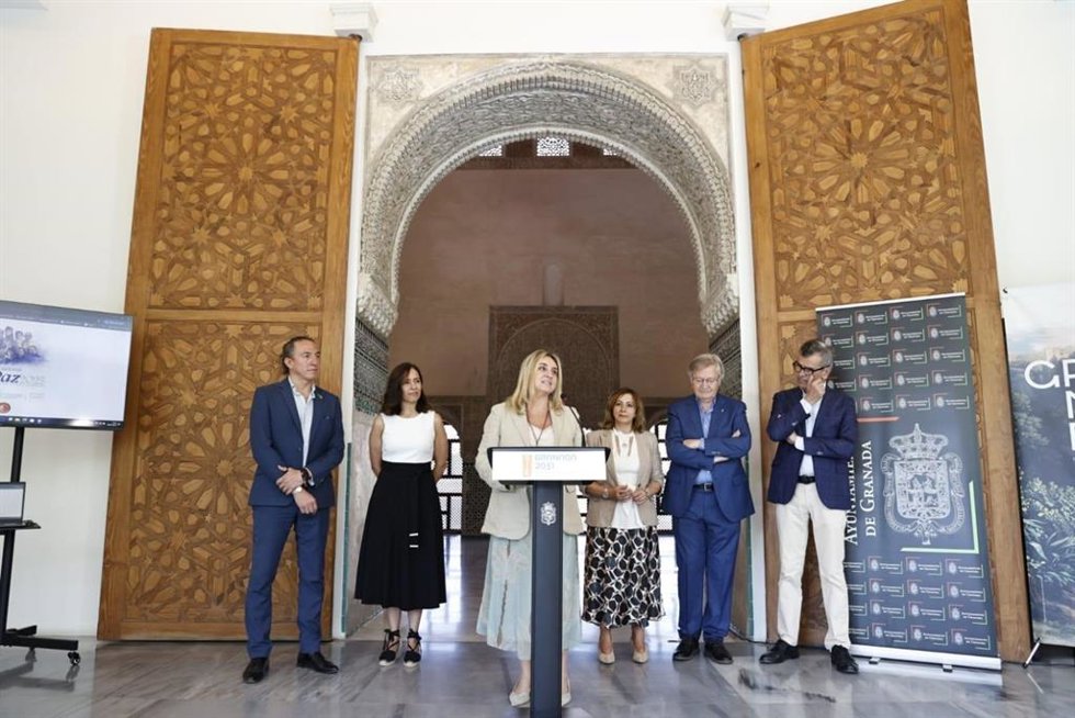 La alcaldesa de Granada, Marifrán Carazo, ha intervenido este martes en un acto conjunto con la UGR en el Cuarto Real de Santo Domingo