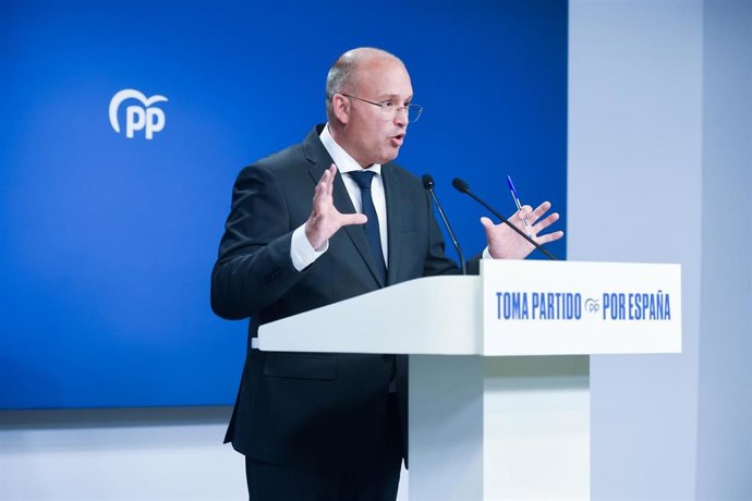 El nuevo secretario general del PP, Miguel Tellado, durante una rueda de prensa posterior a la reunión del Comité de Dirección del PP, en la sede del partido, a 7 de julio de 2025, en Madrid (España). Hoy se ha celebrado el primer Comité de Dirección tras