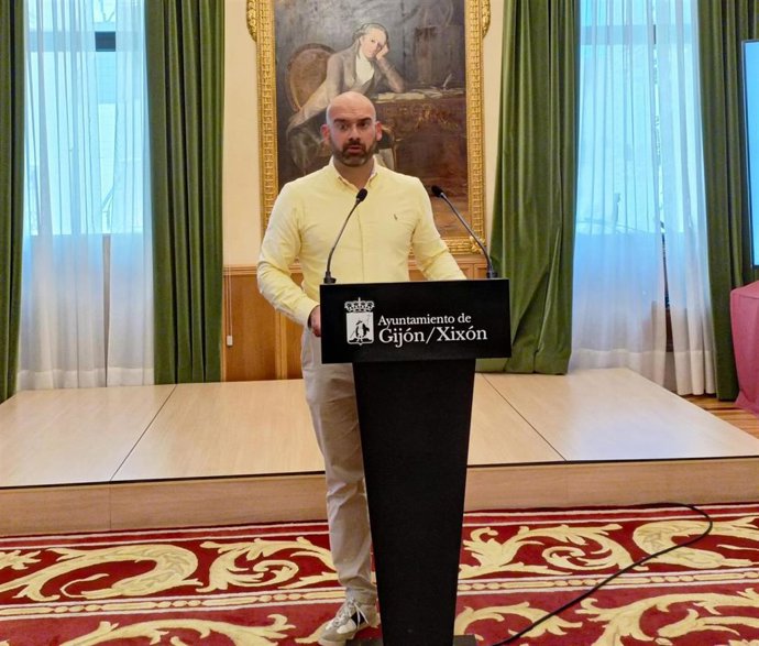 El portavoz de la Junta de Gobierno de Gijón, Jesús Martínez Salvador, en rueda de prensa en el Consistorio gijonés.