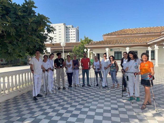El Hospital Clínico de Málaga apuesta por la Marcha Nórdica como terapia de Rehabilitación