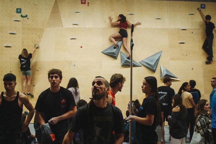 Archivo - Arkose Madrid propone la escalada indoor y su oferta gastronómica para escapar de la ola de calor.