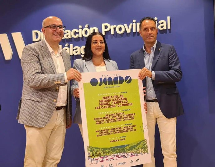 El vicepresidente provincial de Cultura, Manuel López Mestanza y el alcalde de Ojén, Juan Merino, durante la presentación del festival Ojeando.