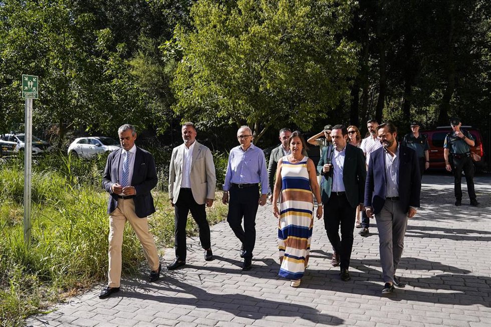 La consejera de Sostenibilidad y Medio Ambiente de la Junta de Andalucía, Catalina García, durante la reunión del Pleno del Consejo de Participación del Espacio Natural de Sierra Nevada en Pinos Genil