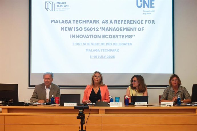Carolina España ha destacado que Málaga TechPark no solo aplica estándares internacionales, sino que también contribuye a diseñarlos, "lo que posiciona a Andalucía como un actor clave en la economía del conocimiento".