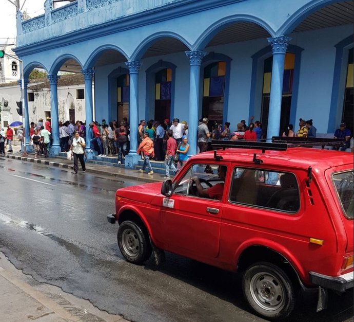 Archivo - COLAS EN CUBA