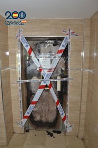 Detenido en Málaga por incendiar con material inflamable un ascensor y prender fuego a siete vehículos