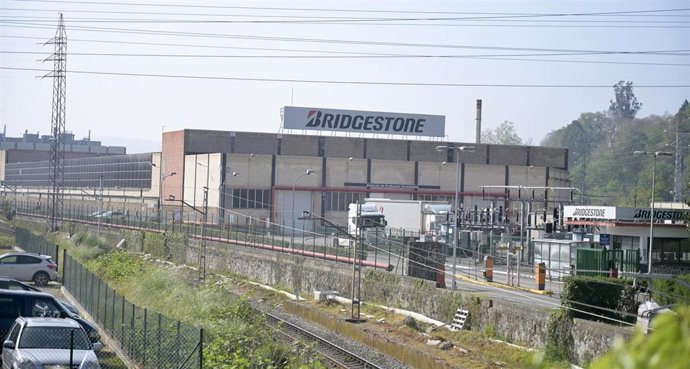 Archivo - Exterior de la planta de Bridgestone