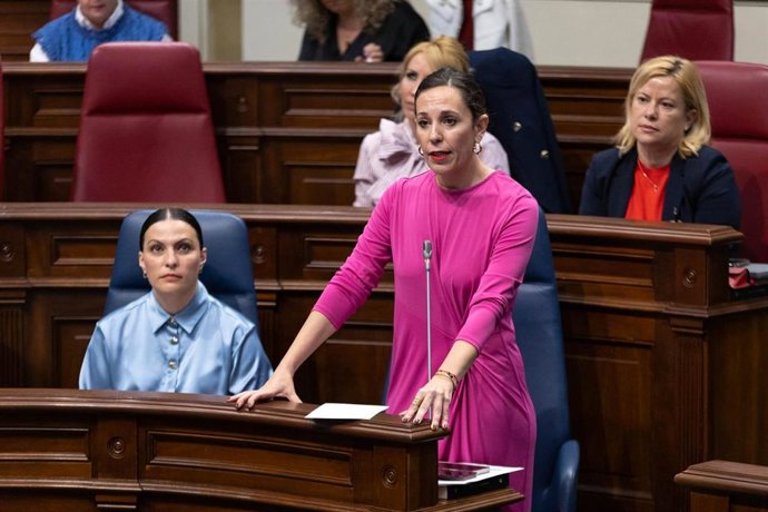 Archivo - La consejera de Turismo del Gobierno de Canarias, Jessica de León, en la sesión de control del Pleno del Parlamento