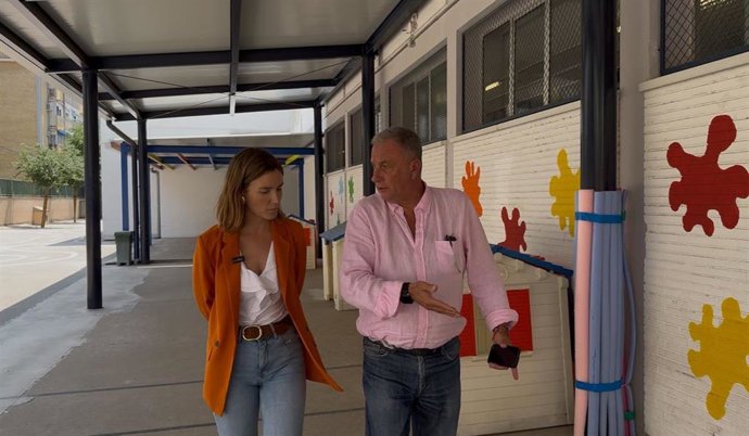 La delegada visita las obras del CEIP San Pablo.