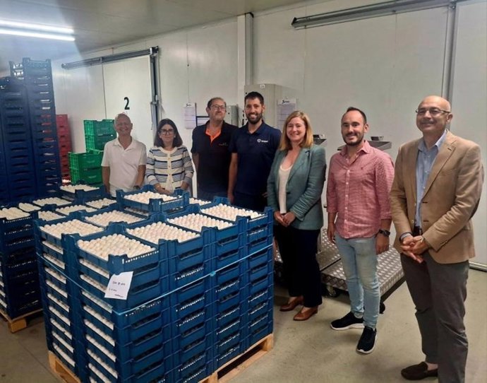 Manzanos resalta el esfuerzo del sector del champiñón para modernizarse y mejorar el rendimiento de sus explotaciones