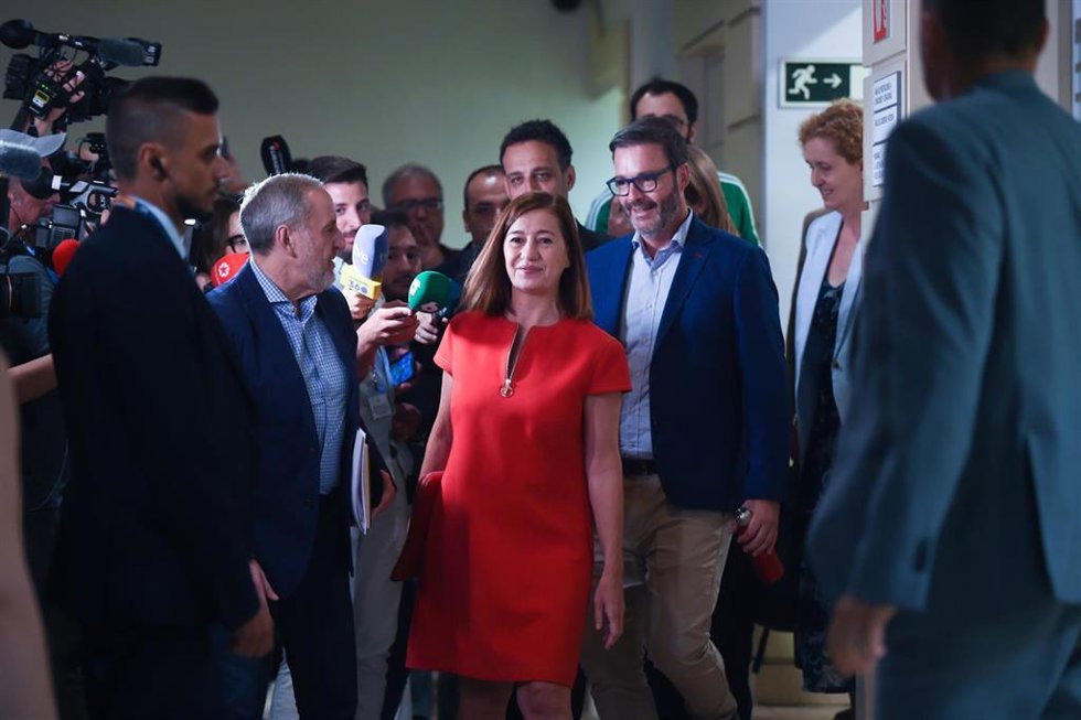 La expresidenta de las Islas Baleares y actual presidenta del Congreso, Francina Armengol (c), comparece ante la Comisión de Investigación por el caso Koldo, en el Senado,a 8 de julio de 2025, en Madrid (España).