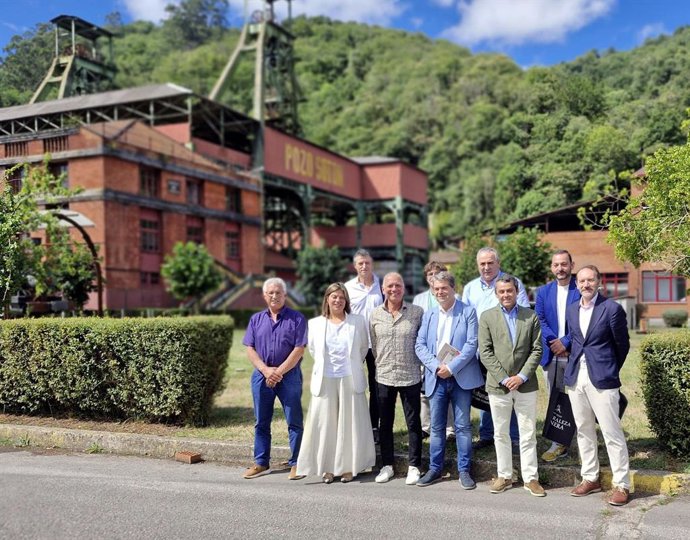 Presntación de la serie documental, conducida por el periodista Juan Ramón Lucas, que recorrerá los espacios de la comunidad vinculados a la actividad extractiva y fabril de Asturias.
