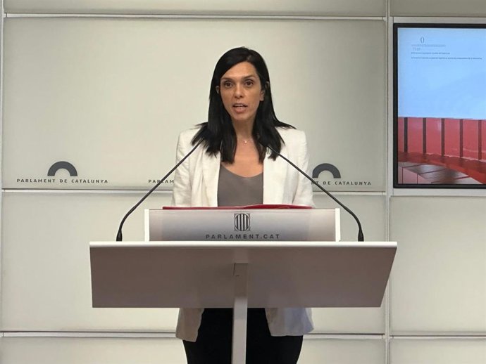 La portavoz de PSC-Units en el Parlament, Elena Díaz