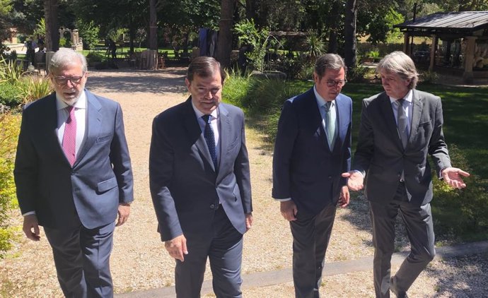 De izda a dcha, Aparicio, Mañueco, Garamendi y Martínez en la gala de los Premios CEOE Castilla y León