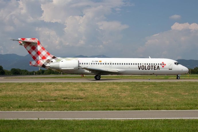 Archivo - Arxiu - Imatge d'arxiu d'un avió de Volotea en l'aeroport de Bèrgam.