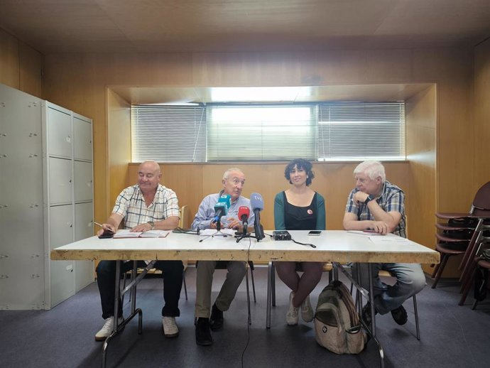Xosé María Divos (AGDSP), Manuel Martín (SOS Sanidade Pública), Lucía López (BNG) e Carlos Pardo (CCOO).