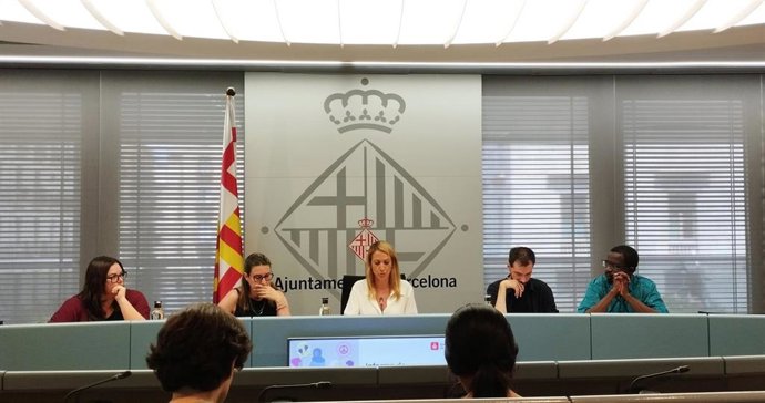 La teniente de alcalde de Barcelona, Maria Eugènia Gay, presenta los datos de discriminación en la ciudad.