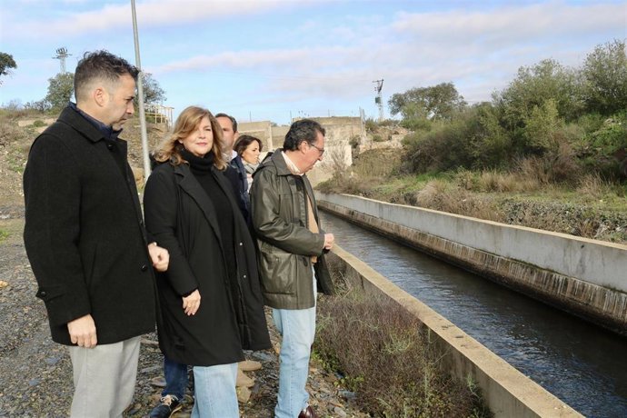 Archivo - El presidente del PP de Huelva y parlamentario andaluz, Manuel Andrés González, en una visita en enero de 2024 al Túnel de San Silvestre, acompañado por otros representantes del PP onubense.