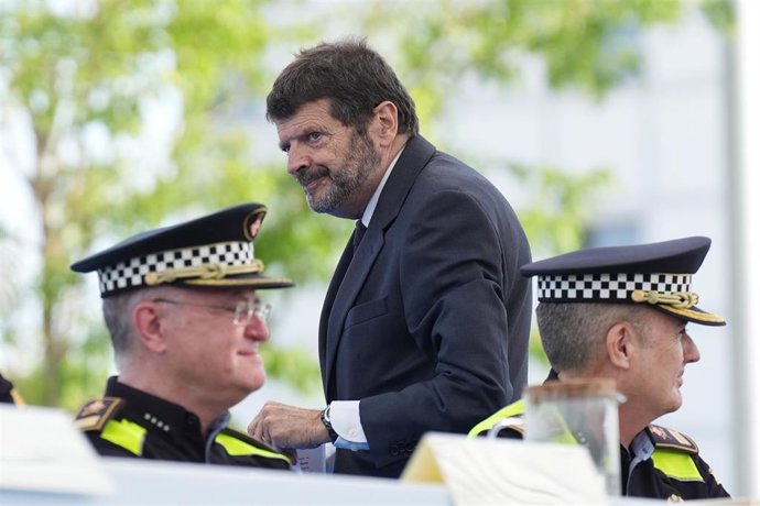 El teniente de alcalde de Seguridad, Albert Batlle (c), a 25 de junio de 2025, en Barcelona, Catalunya (España).