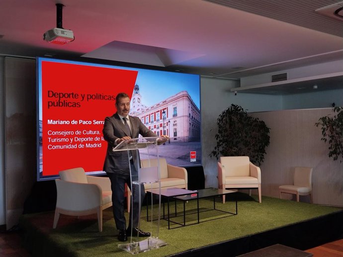El consejero de Cultura, Turismo y Deporte, Mariano de Paco Serrano, durante la inauguración del Curso de Verano Complutense de San Lorenzo de El Escorial Golf y Sostenibilidad