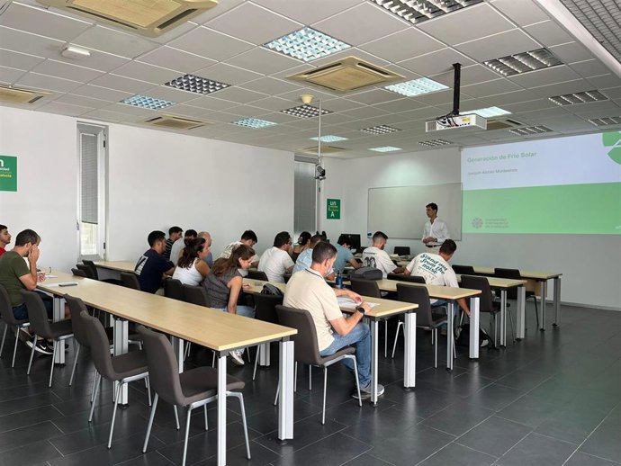 Ponencia de Joaquín Alonso Montesinos en los cursos 'Andalucía como fuente renovable del mundo' en los cursos de verano 2025 de la UNIA