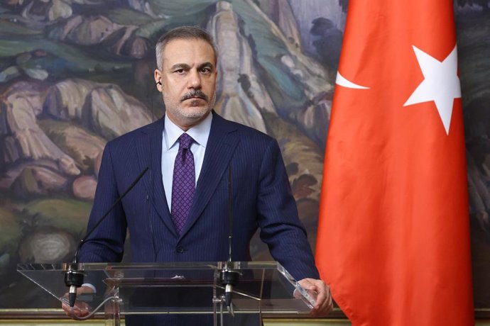 Archivo - RÚSSIA, MOSCOU - 27 de maio de 2025: O ministro das Relações Exteriores da Turquia, Hakan Fidan, participa de uma coletiva de imprensa após conversas com o ministro das Relações Exteriores da Rússia, Sergei Lavrov, na Casa de Recepção do Ministé