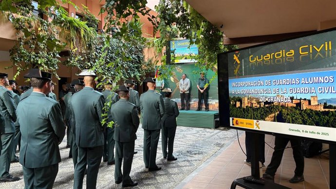 El subdelegado del Gobierno en Granada, José Antonio Montilla, al fondo en el centro en la imagen, ha presidido el acto