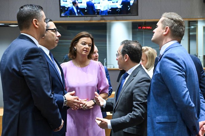 Ministros de Exteriores de la UE, incluido José Manuel Albares, en la última reunión en Bruselas.