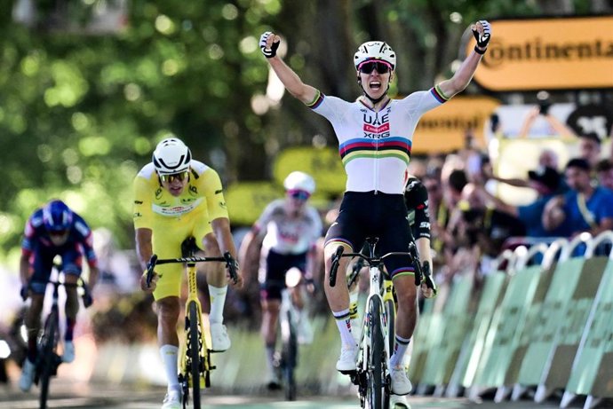 El ciclista Tadej Pogacar (UAE Team Emirates-XRG) ha ganado este martes la cuarta etapa del Tour de Francia, disputada entre Amiens Métropole y Rouen sobre 174,2 kilómetros, para lograr su 18ª victoria en el Tour y la número 100 en su carrera