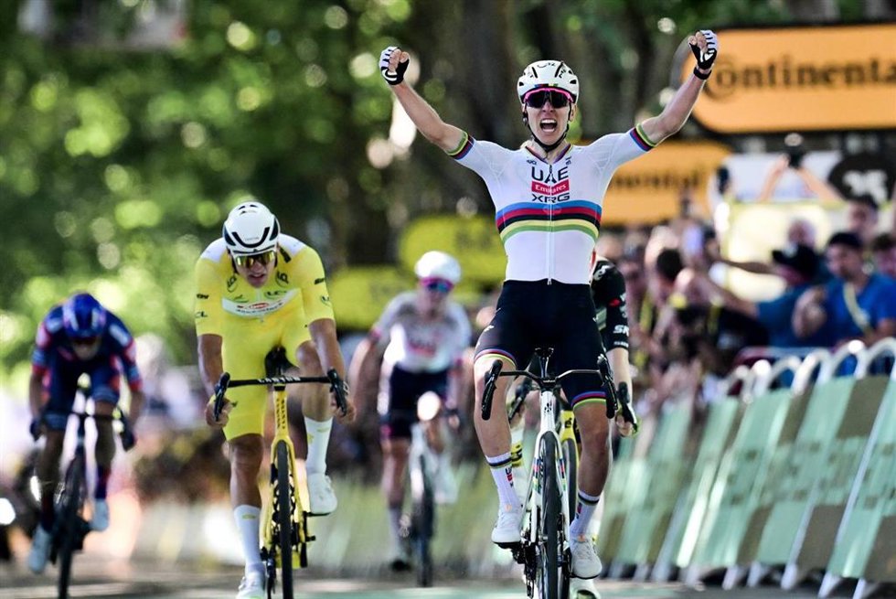 El ciclista Tadej Pogacar (UAE Team Emirates-XRG) ha ganado este martes la cuarta etapa del Tour de Francia, disputada entre Amiens Métropole y Rouen sobre 174,2 kilómetros, para lograr su 18 victoria en el Tour y la número 100 en su carrera